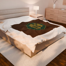 Load image into Gallery viewer, No Hatin’ On This Muslimah Allowed  Cozy Velveteen Plush Blanket - &#39;No Hat&#39;in’ On This Muslimah Allowed&#39; - Perfect Gift for Muslimah, Home Decor, Snuggle Time, Eid, Ramadan
