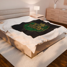 Load image into Gallery viewer, Crown No Hatin’ On This Muslimah Allowed  Cozy Velveteen Plush Blanket - &#39;No Hat&#39;in’ On This Muslimah Allowed&#39; - Perfect Gift for Muslimah, Home Decor, Snuggle Time, Eid, Ramadan
